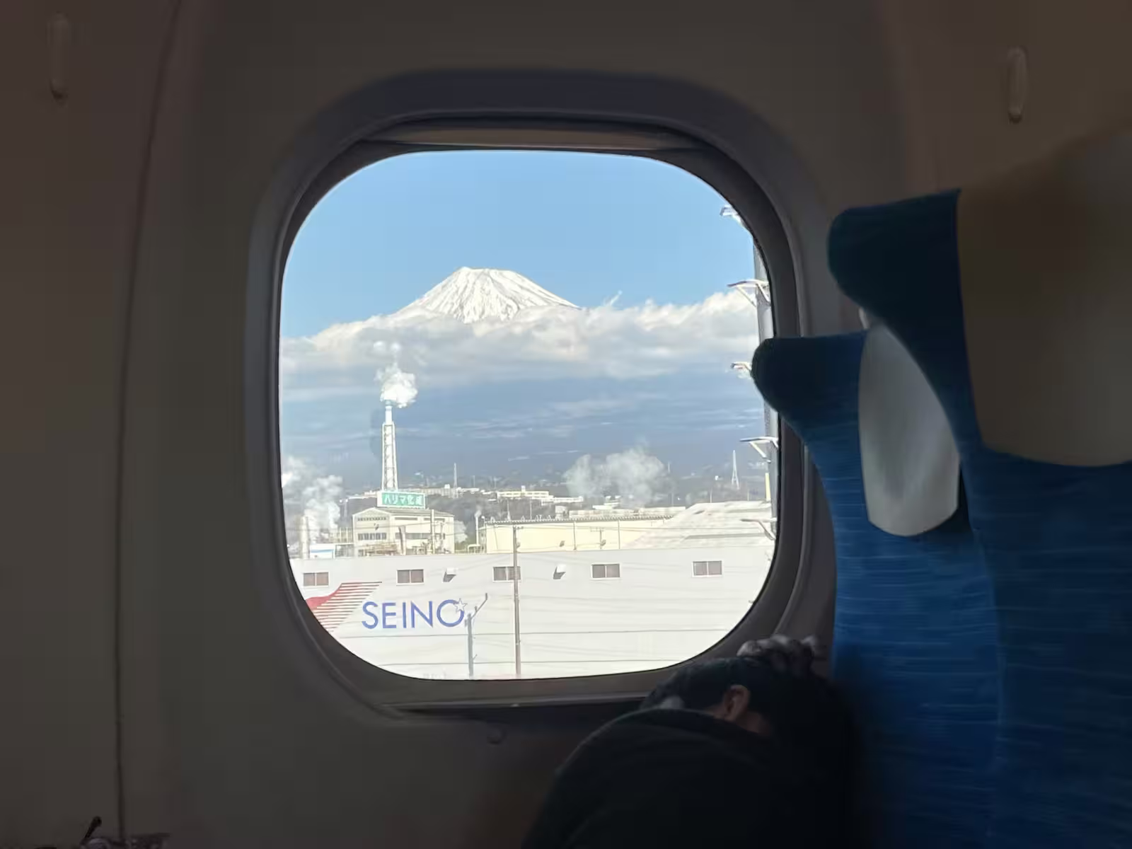 新幹線ひかりから見た富士山。